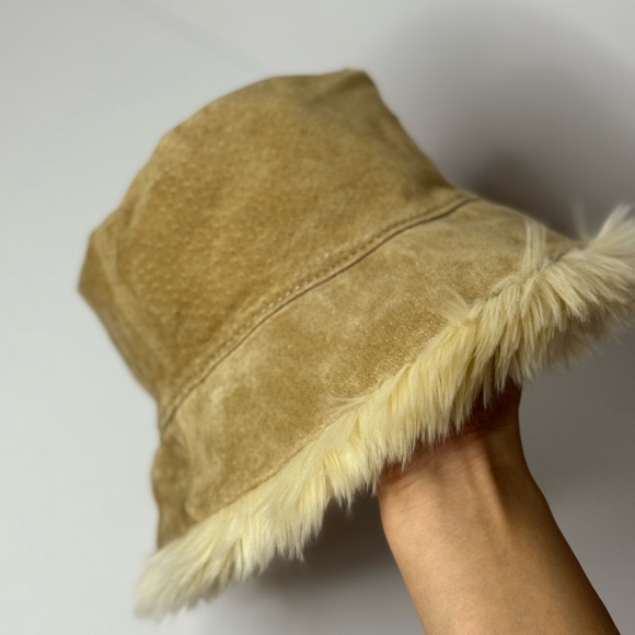 Wilsons Leather Accessories - WILSONS LEATHER Bucket Hat Faux FUR Lining Size Sm light brown